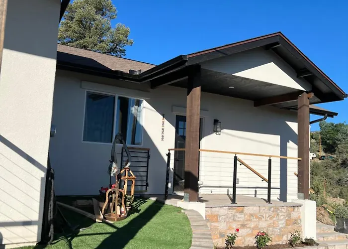 Pine Tree With King Bed Guest house Prescott